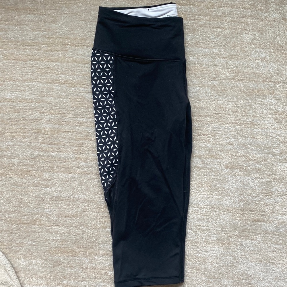Victoria Sceret Sport Capri leggings